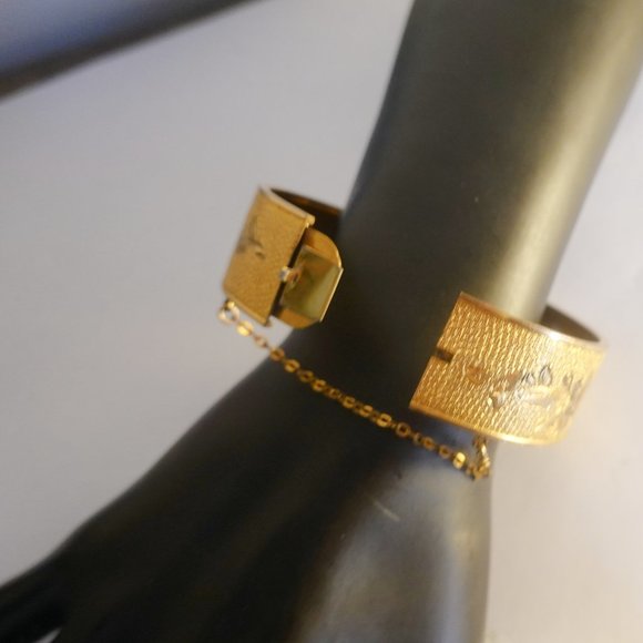 Wide Antique Gold Filled Hinged Bangle Bracelet - Picture 3 of 3